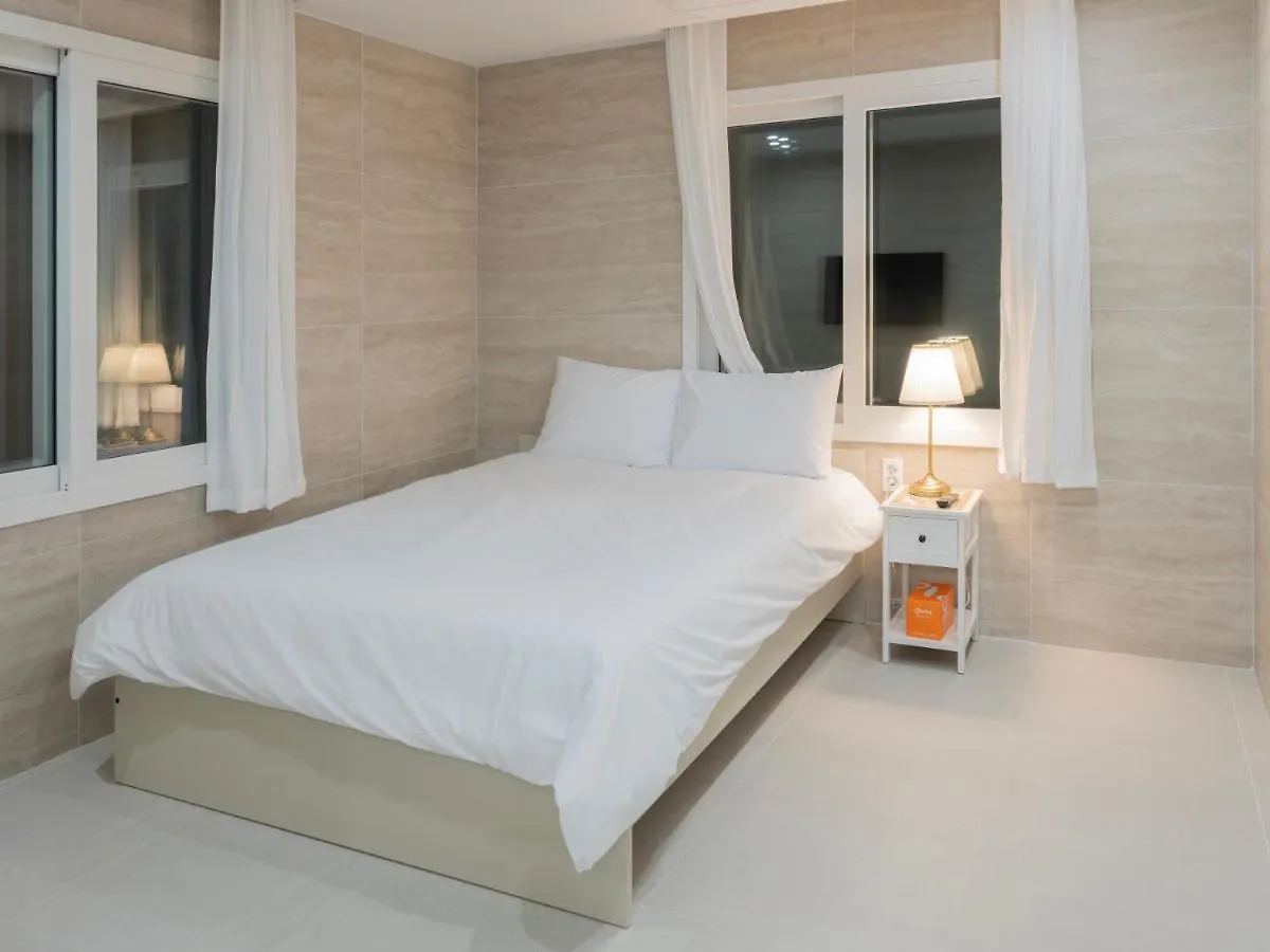 Guest house White Castle Pension Jeju