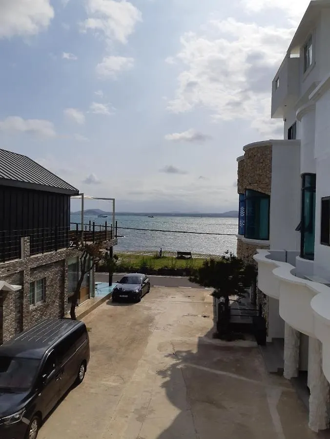 Guest house White Castle Pension Jeju