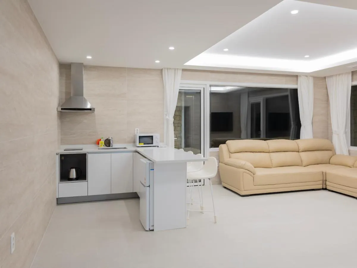 Guest house White Castle Pension Jeju